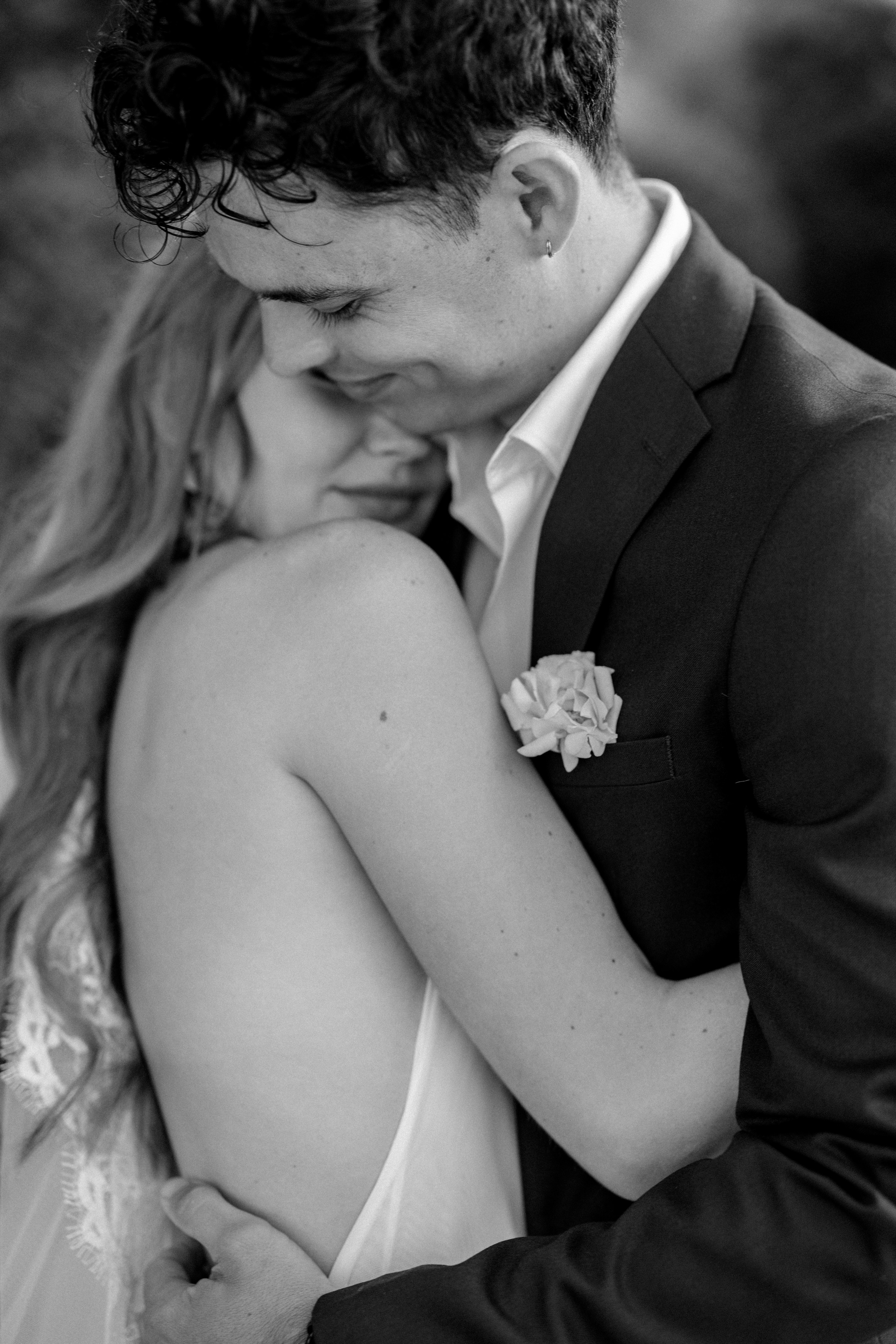 An Early Morning Elopement on Lake Como: A Love Story to Remember. Wedding and Family Photographer Switzerland and Italy. Valeria Diaz