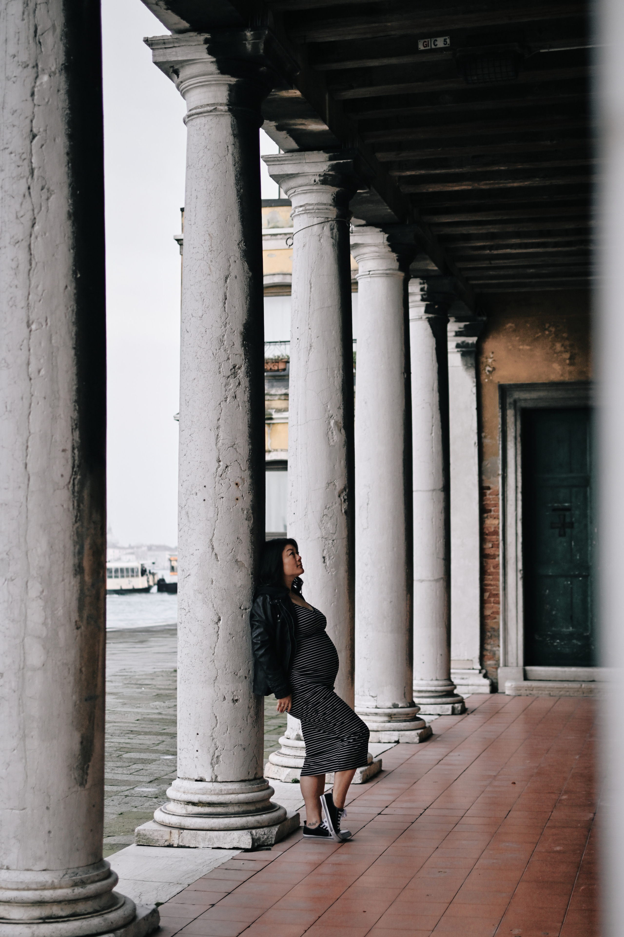 Pregnancy photoshoot in Venice Italy. Photographer in Venice, Italy. Yana Zotova