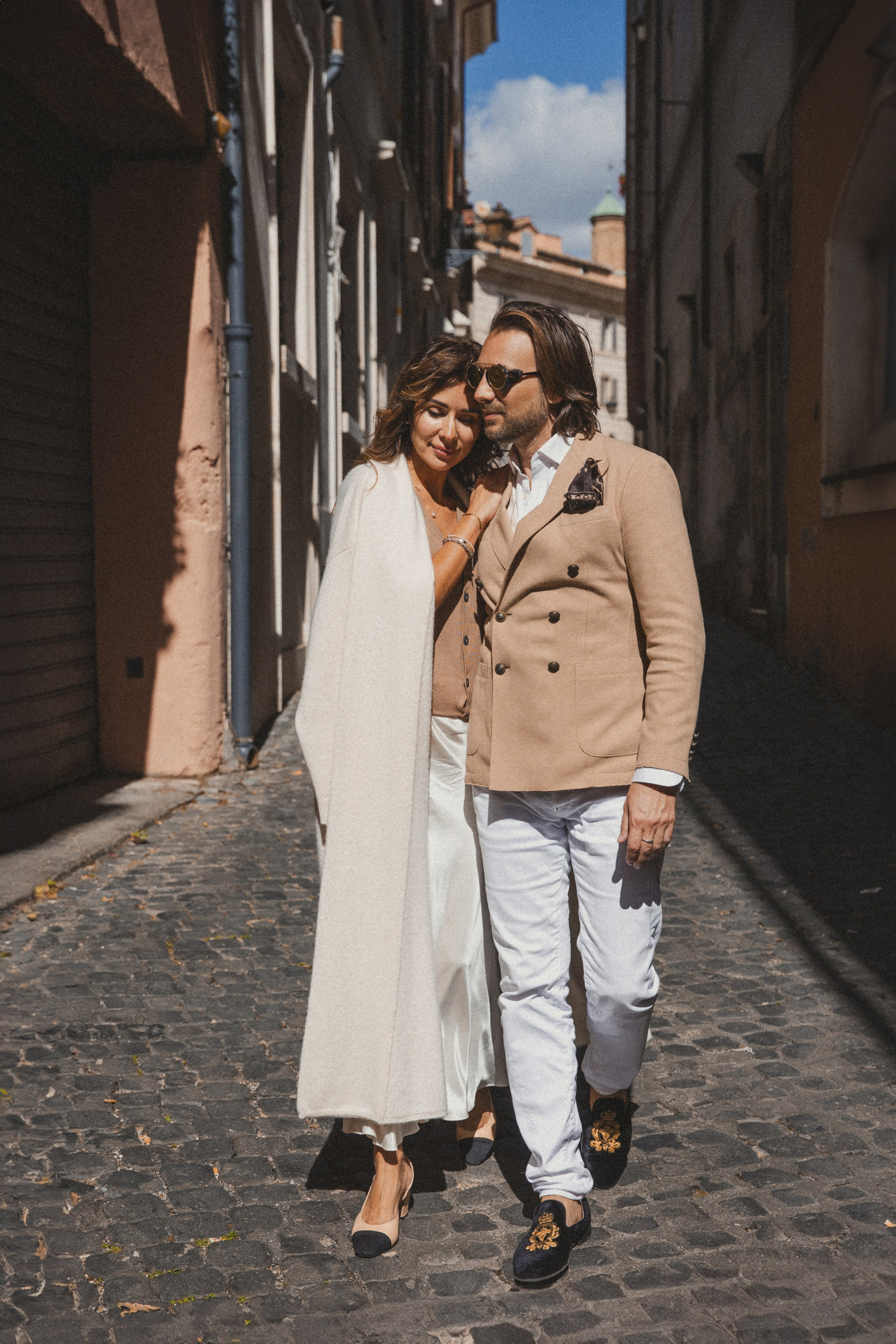 Best Couple Photoshoot Ideas in Rome: From Romantic to Editorial. Elizaveta Razumova | Fotografa Cinematica per Love Story, Matrimoni e Ritratti