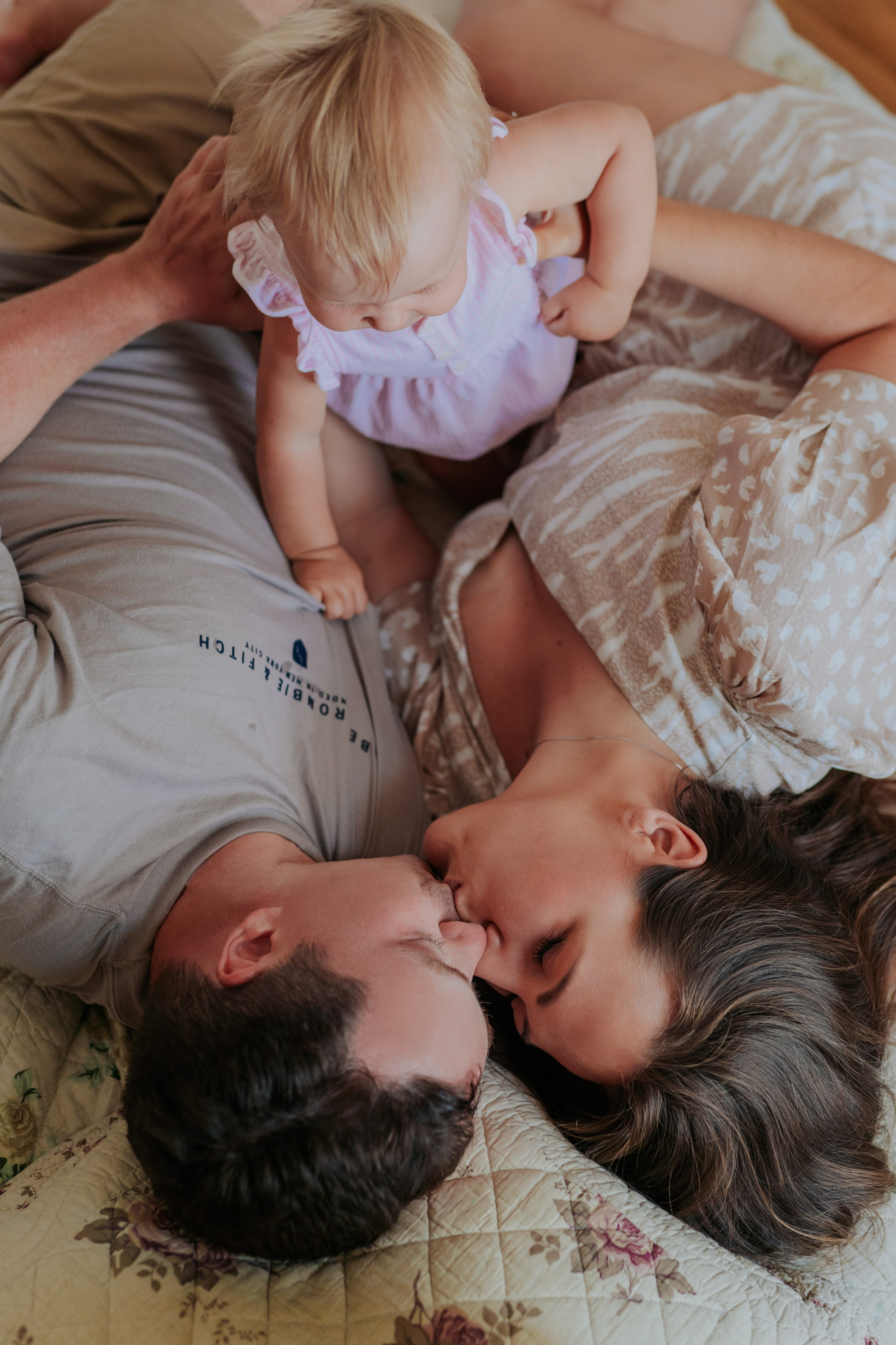 DiaFoto — Family photoshoot at your home in Barcelona. DiaFoto — Wow Photographer in Barcelona | Premium Barcelona Photoshoot Experience