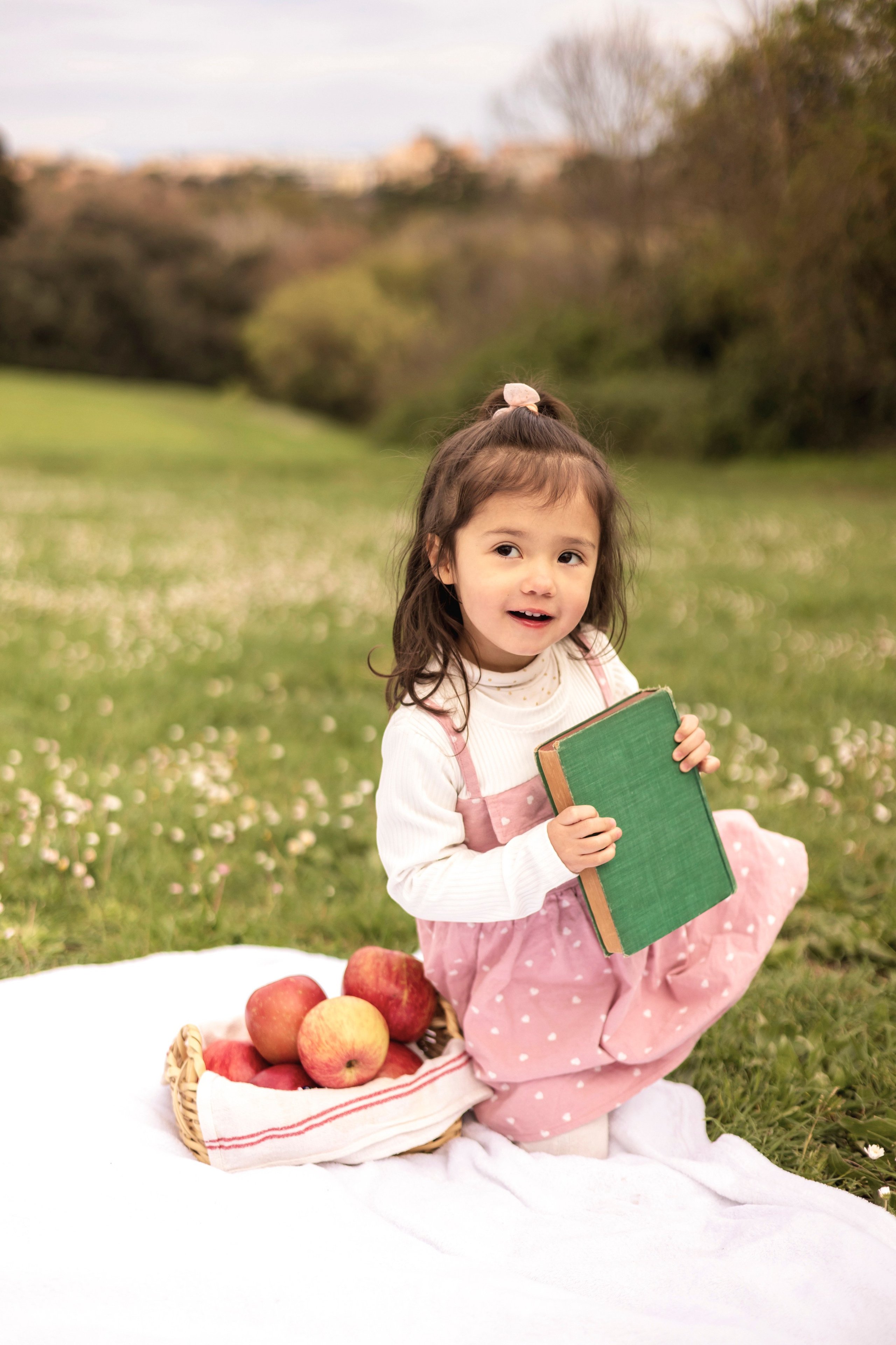 FAMILY. Hi! My name is Irena, and I’m a professional photographer specializing in family photography, love stories, and individual photoshoots