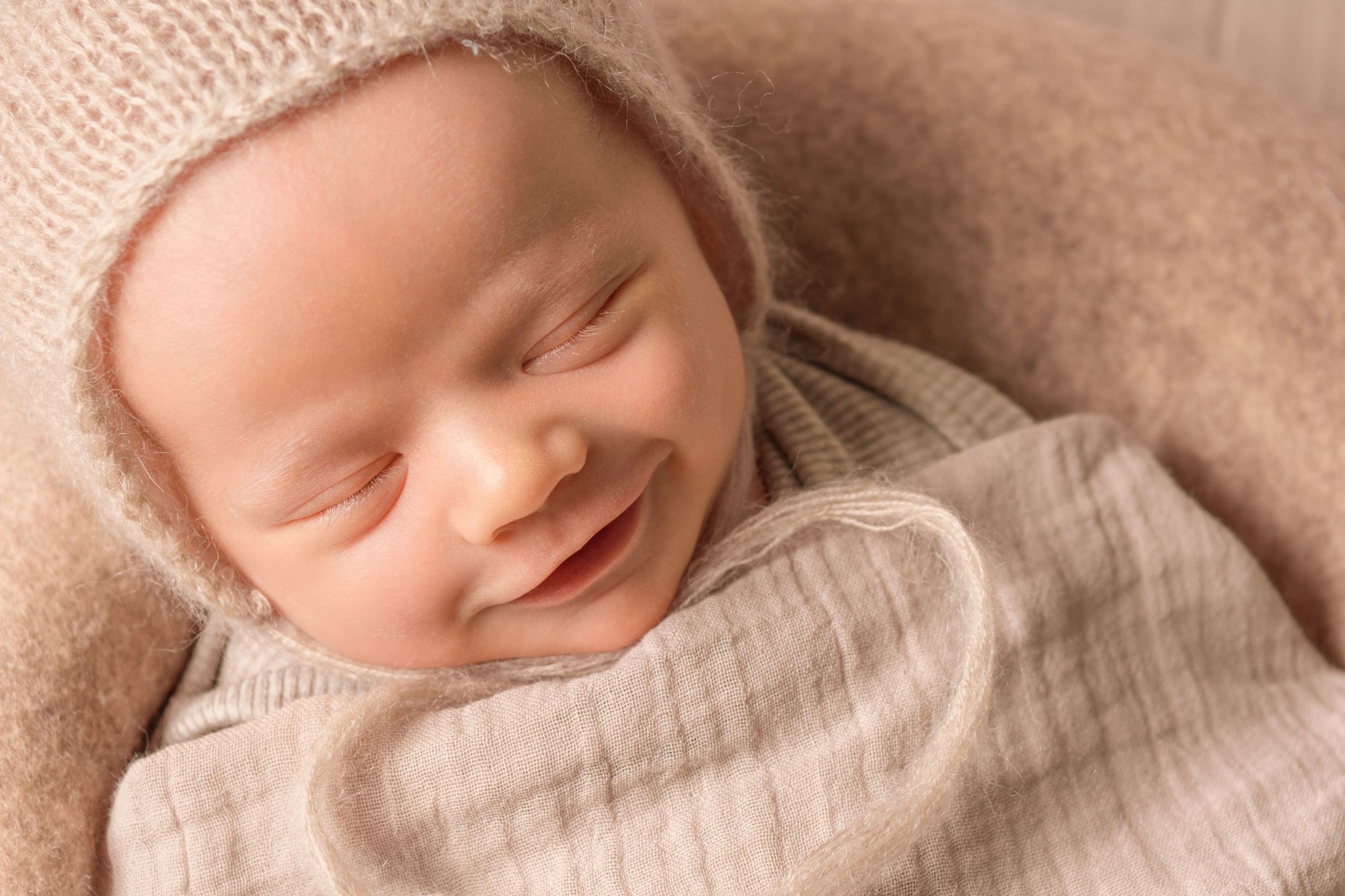 Your Newborn Session. Maternity Newborn and Family photographer Hamburg Claire Hambley