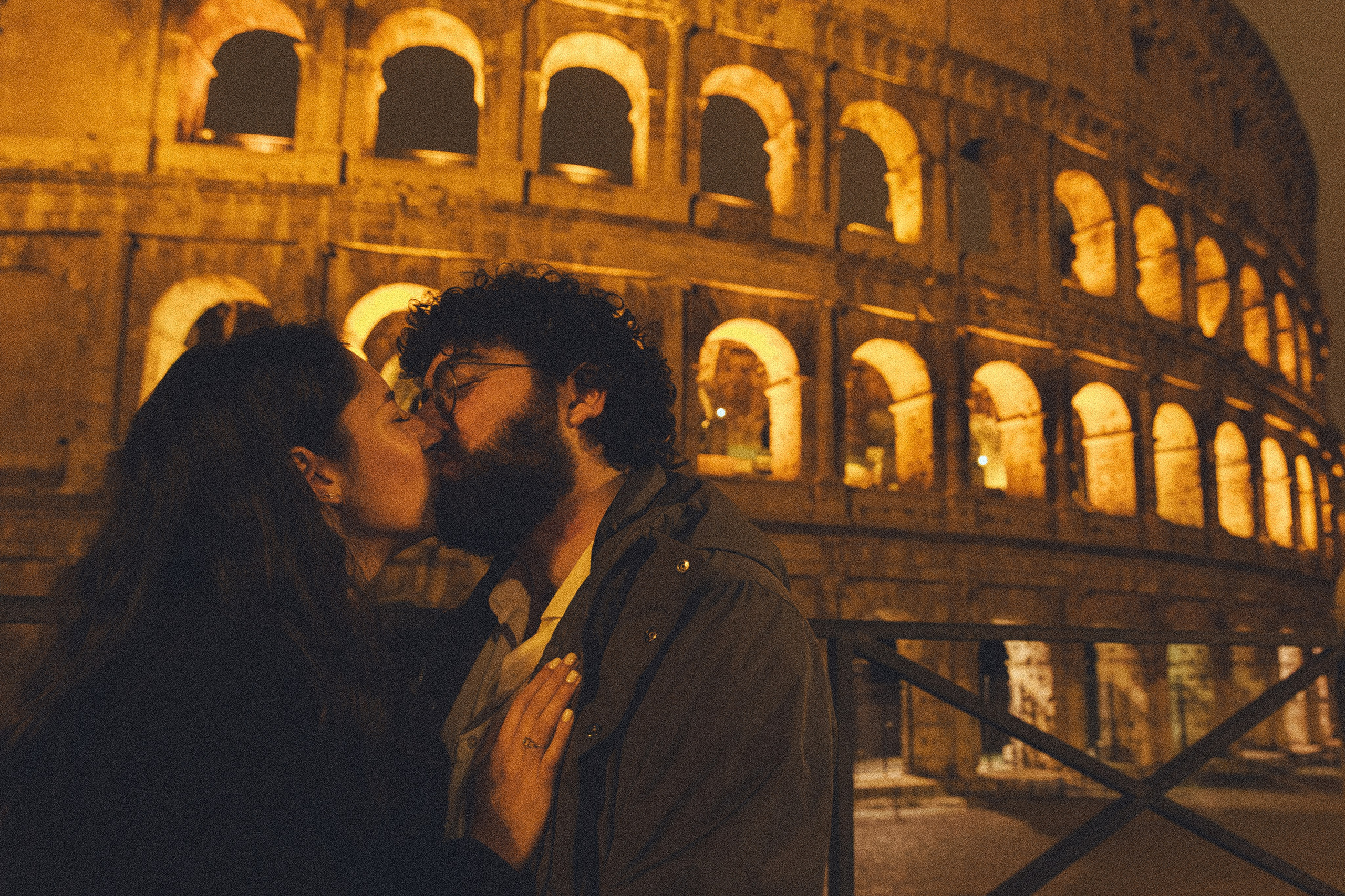 Best Couple Photoshoot Ideas in Rome: From Romantic to Editorial. Elizaveta Razumova | Fotografa Cinematica per Love Story, Matrimoni e Ritratti
