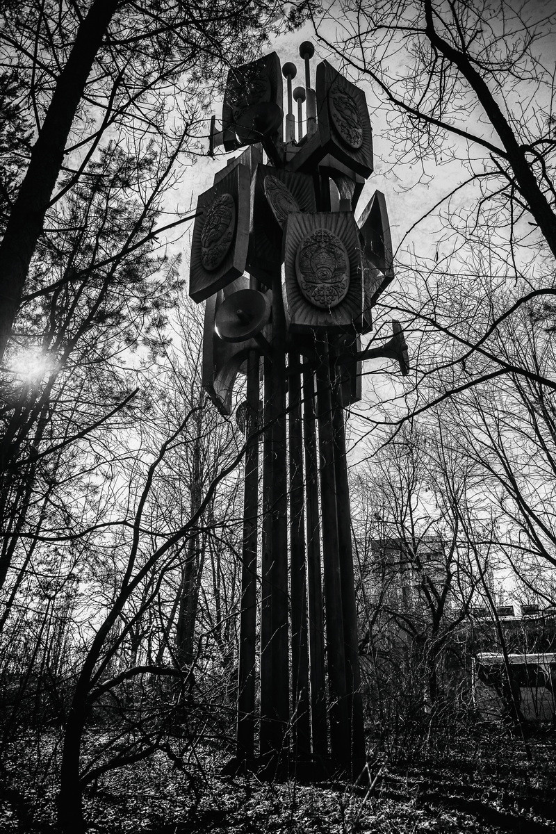 «ОСТАВЛЕННЫЙ» — город Припять после аварии на Чернобыле. Фотограф, коллекционер винтажных открыток и создатель историй на пересечении прошлого и личного. Ирина Дайнакова