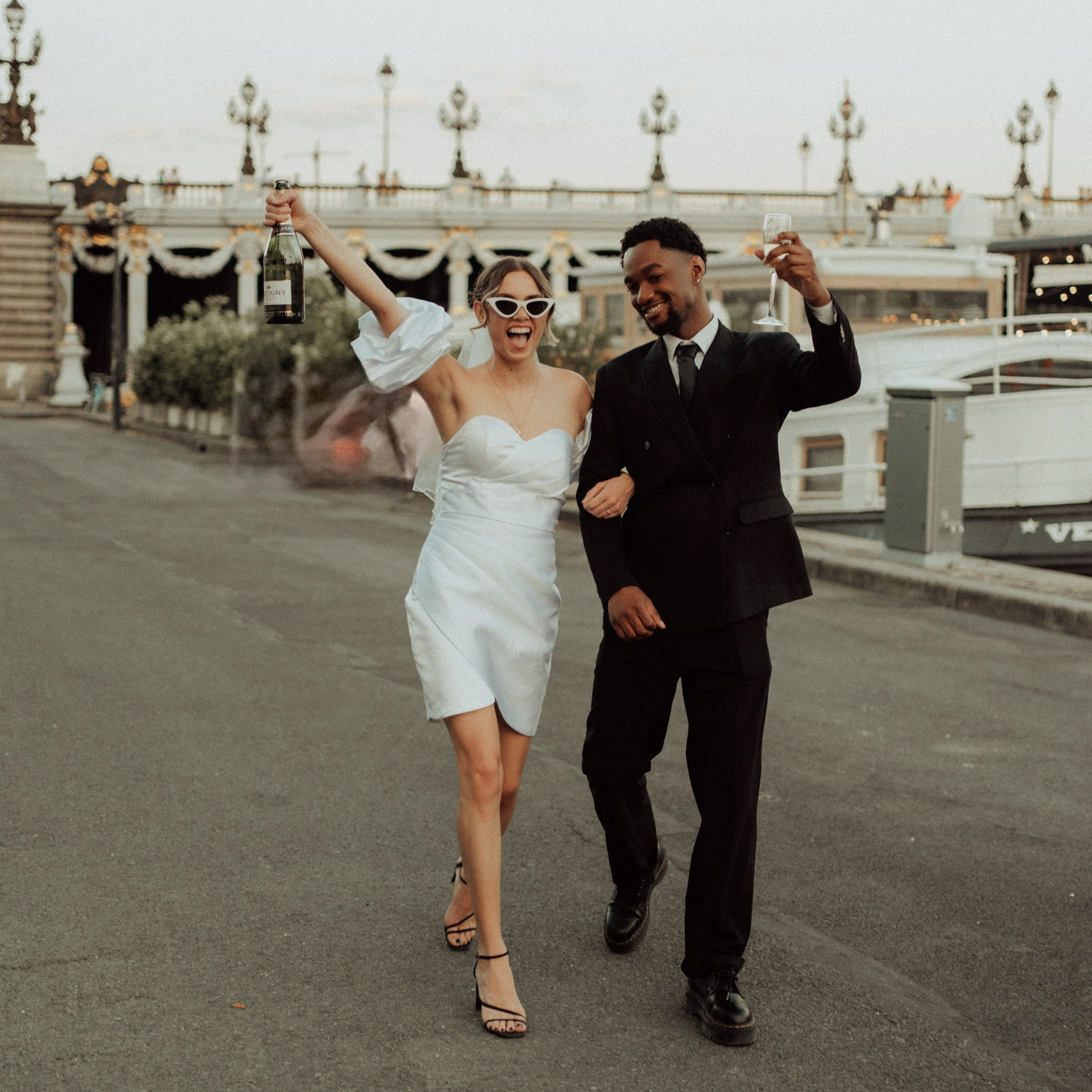 Couples photographer in Paris. Pre-wedding photographer, engagement photo shooting in Paris. Photo-shooting in Paris