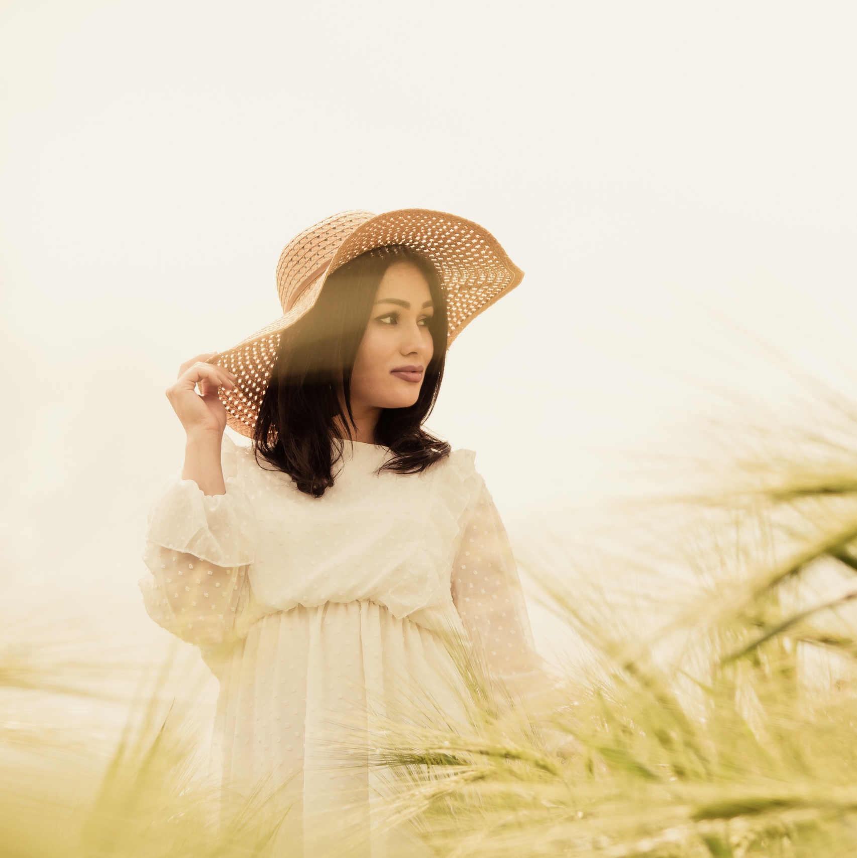 Herzlich Willkommen auf meiner Seite!Ich heiße Elena Siewert und komme aus  Wilhelmshaven auch bekannt als die grüne Stadt am Meer. Ich bin eine Mama von drei Kindern und eine glückliche Ehefrau. Die Fotografie ist meine Leidenschaft. In den vielen Jahren durch die Weiterbildungen konnte ich  viele Erfahrungen sammeln, dadurch kann ich Ihnen beste Ergebnisse präsentieren.Gerne erschaffe ich auch für euch wertvolle Erinnerungen! Wenn sie eine Fotosession wünschen, nehmen Sie bitte Kontakt mit mir auf.Die Bilder entstehen entweder bei uns in unserem parkähnlichen Garten oder in meinem Studio oder einem Ort Ihrer Wahl.Ich freue mich Euch kennen zu lernen!