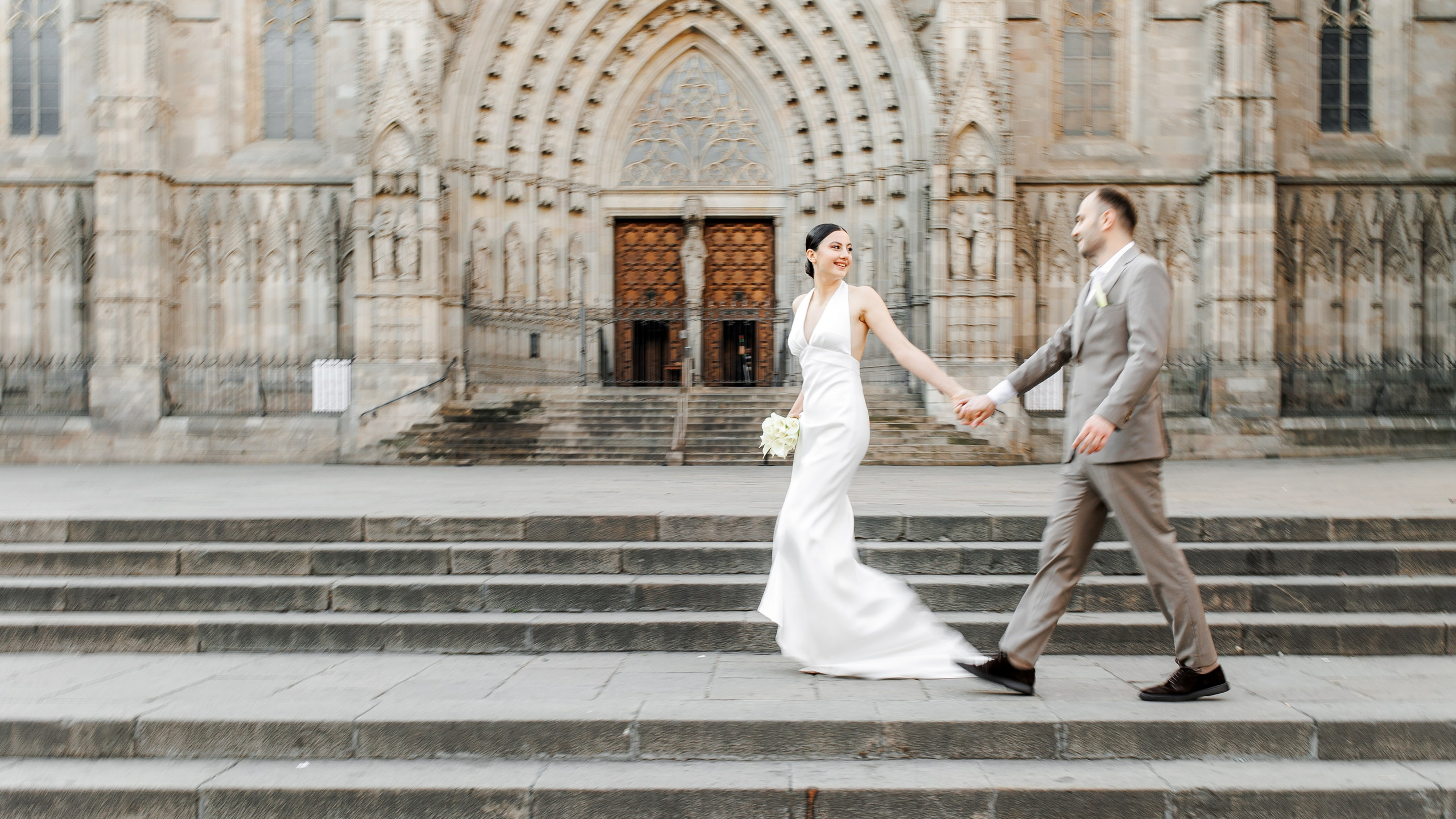 Engagement Session in Barcelona’s Gothic Quarter. Wedding Photographer in Barcelona Lana Alekhina