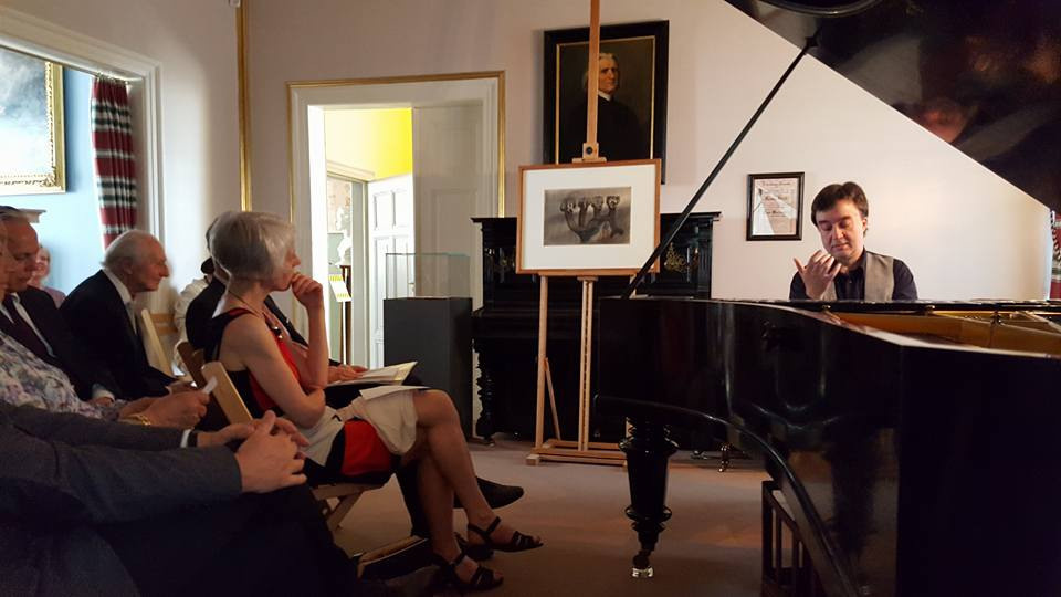 Неизвестный рисунок « известного Хьюго ». Natalia Bogdanovska. Films et photographie corporate en France