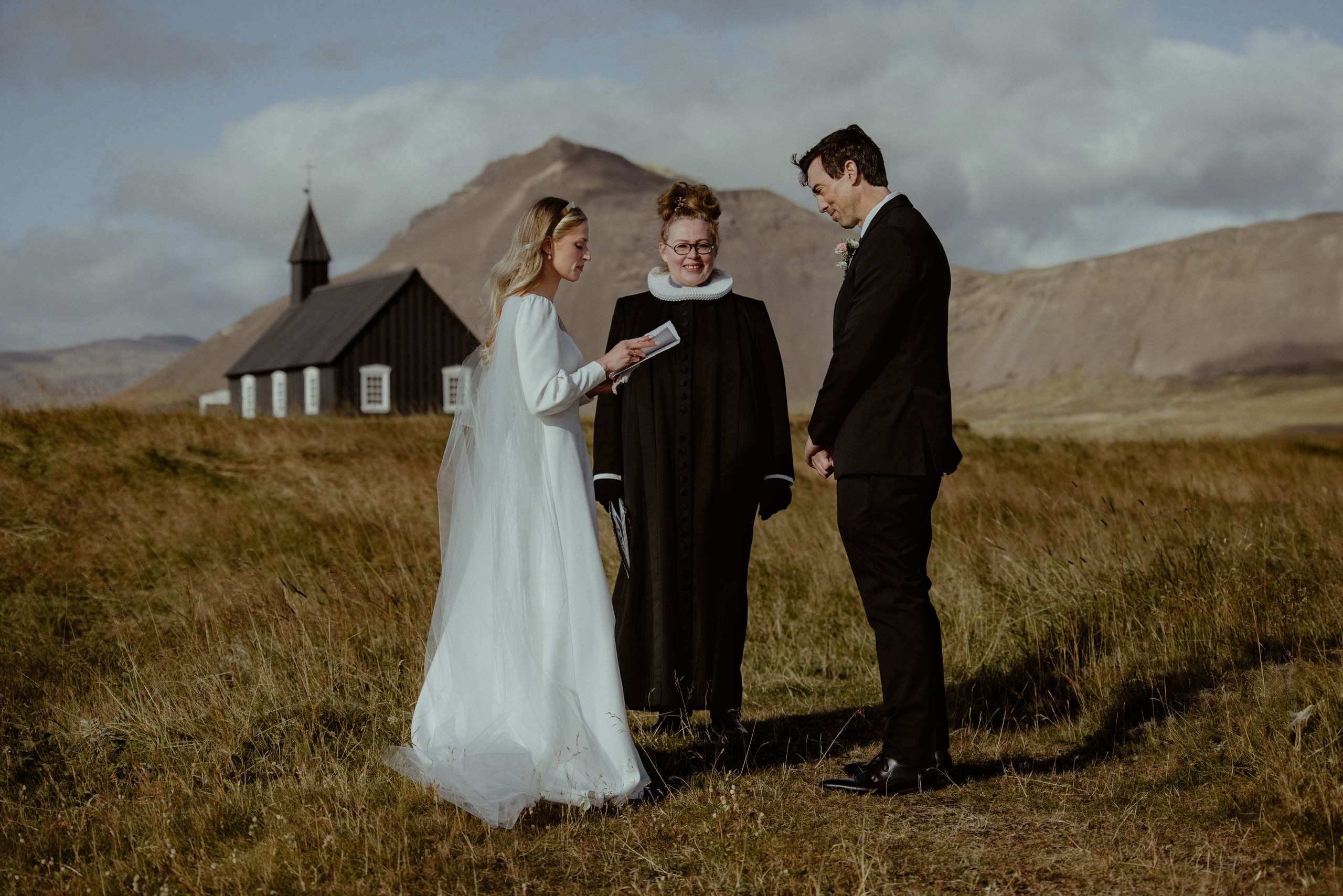 What to pack for Iceland elopement: ultimate Iceland elopement packing list. Iceland elopement photo and video | Nikolaichik Photo