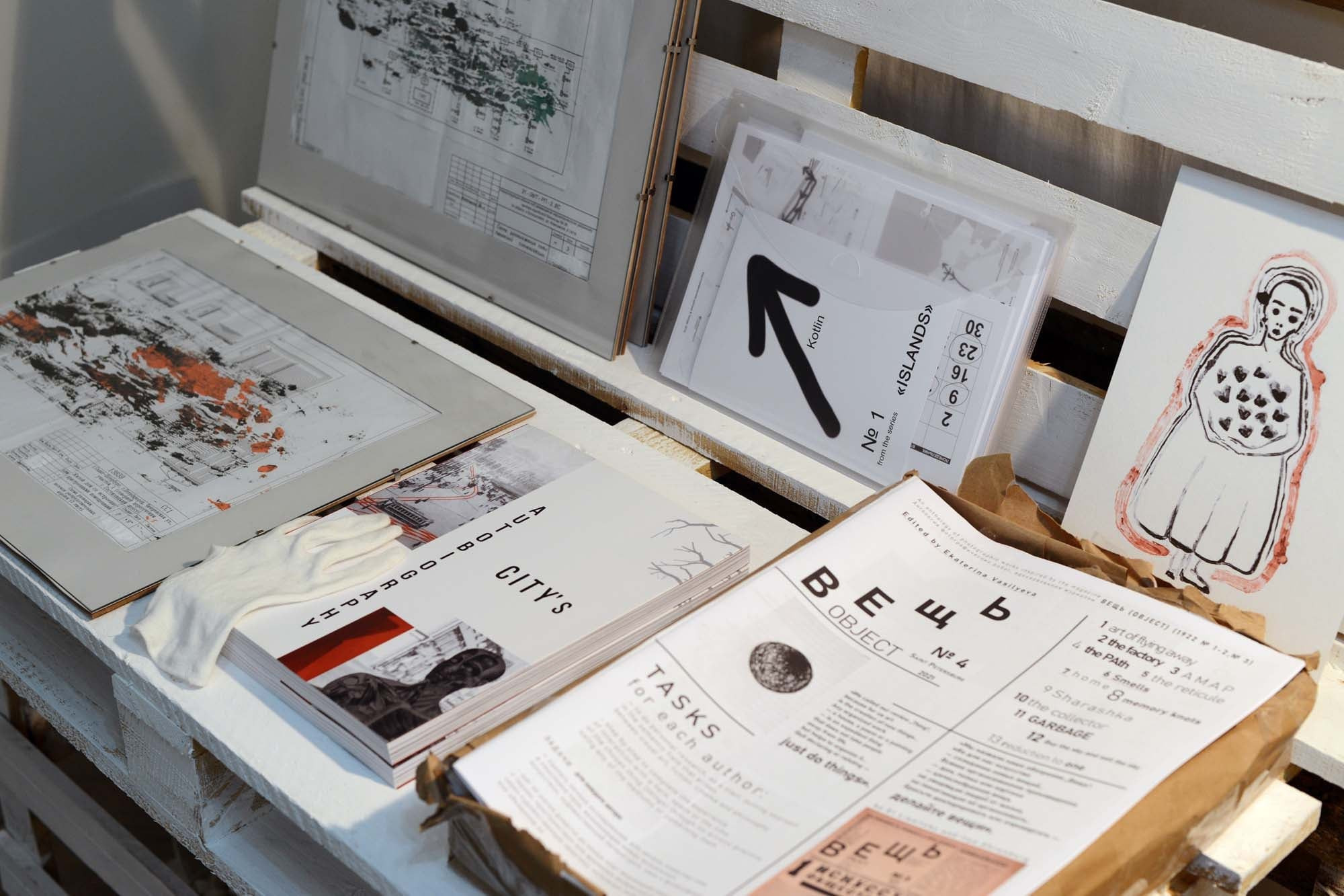 Books. Междисциплинарный художник, фотограф