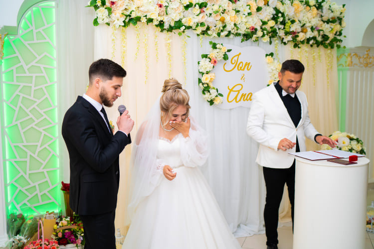 Moderator pentru nunta,cumatrie,zi de nastere,petrecerei corporative.