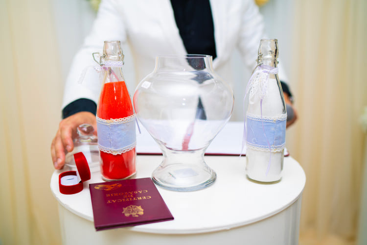 Moderator pentru nunta,cumatrie,zi de nastere,petrecerei corporative.