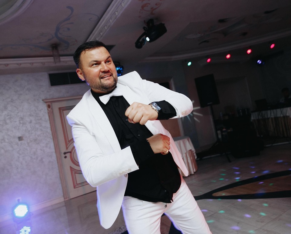 поющий ведущий москва