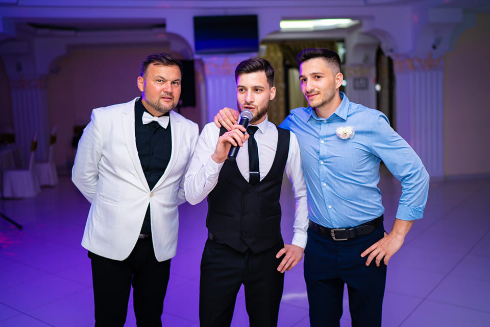 Moderator pentru nunta,cumatrie,zi de nastere,petrecerei corporative.