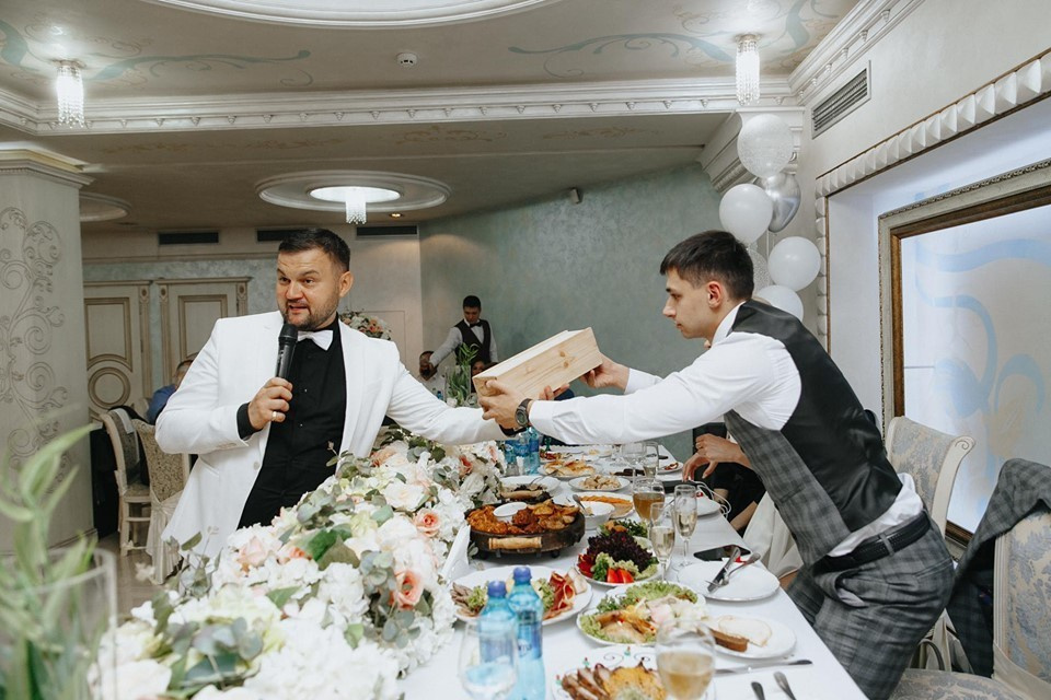 ведущий торжеств москва