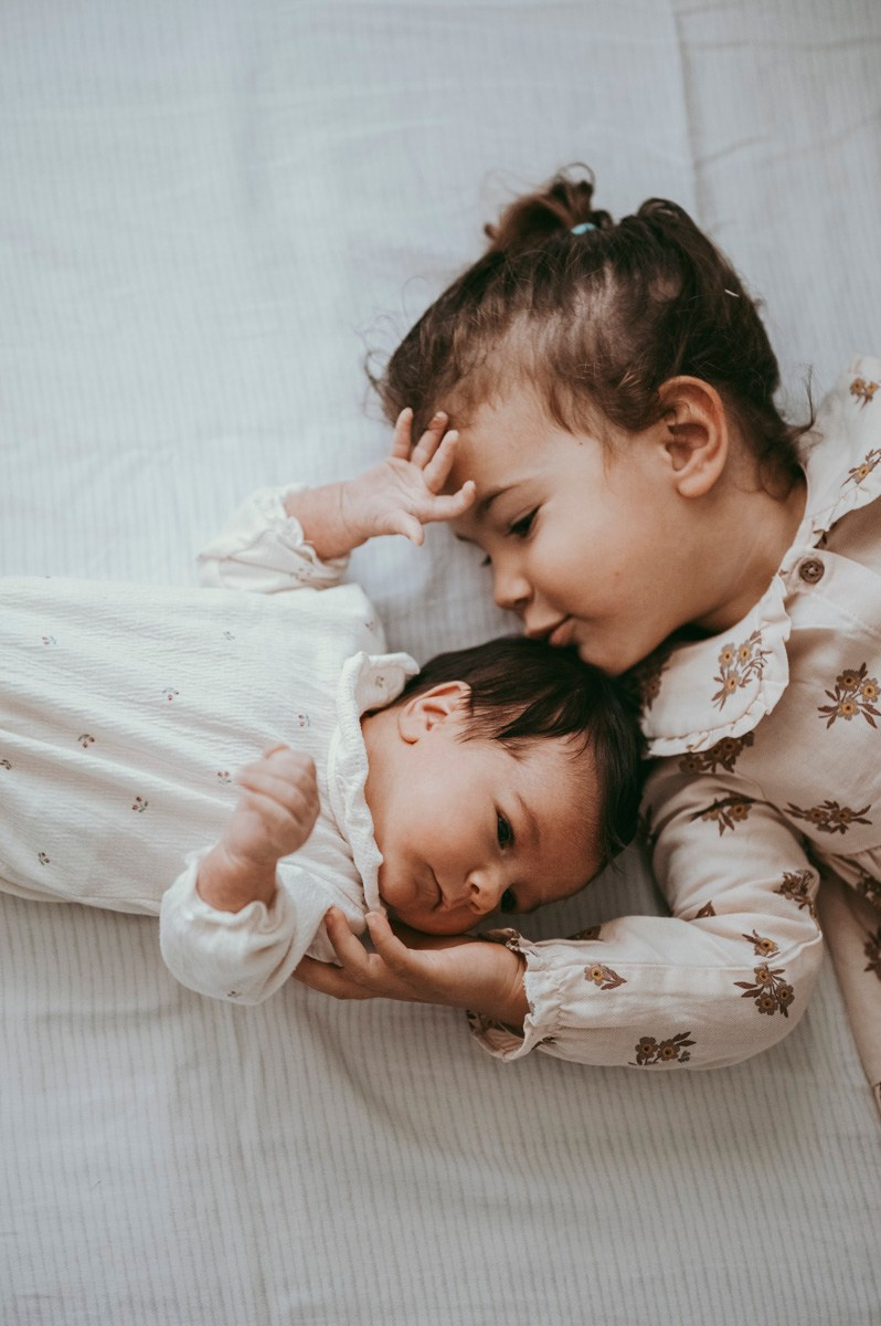 Katarina, Dejan, Petra i Julija / porodicno fotografisanje kod kuce. Deciji i porodicni fotograf u Beogradu Oksana Skendzic