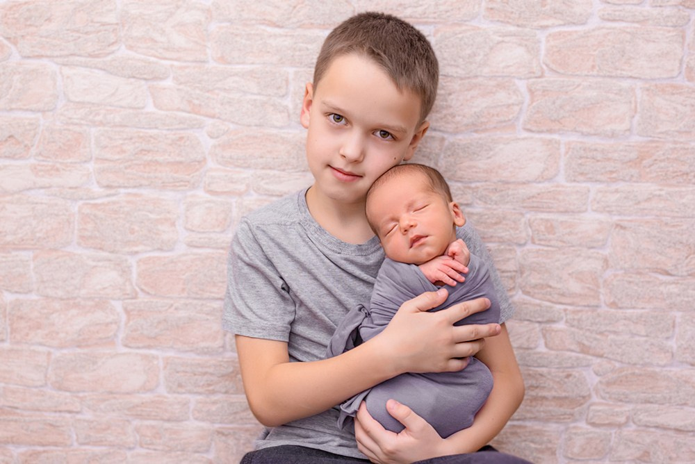 Sesja noworodkowa z rodzicami i rodzeństwem - Natalia Lucko