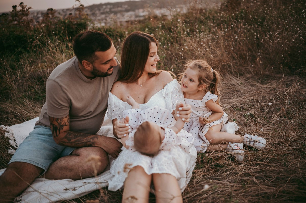 Sonja, Bojan, Nadja i Una / porodicno fotografisanje. Deciji i porodicni fotograf u Beogradu Oksana Skendzic