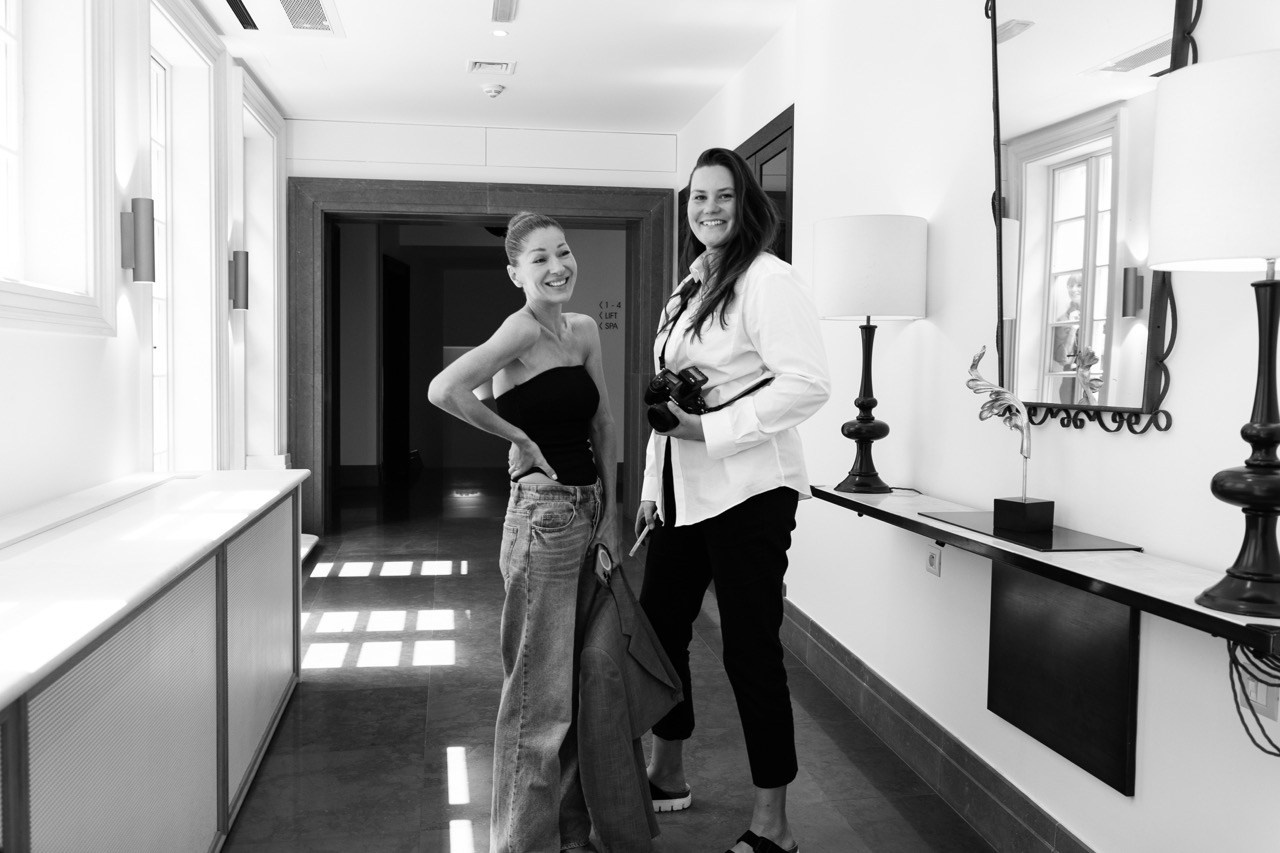 BACKSTAGE. Dana Lišková — Empathetic Photographer | Introspective Artist |Neurodivergent Coach | Founder of Artepy.cz