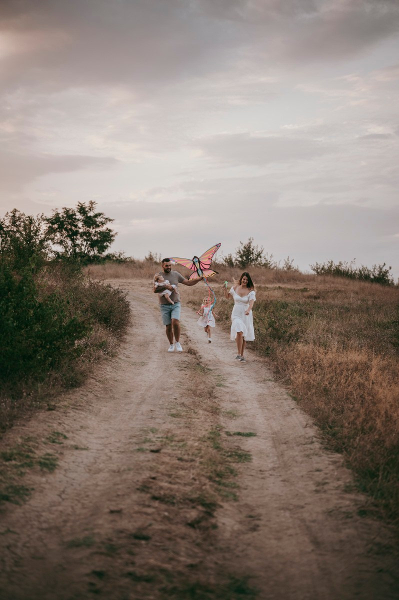 Sonja, Bojan, Nadja i Una / porodicno fotografisanje. Deciji i porodicni fotograf u Beogradu Oksana Skendzic