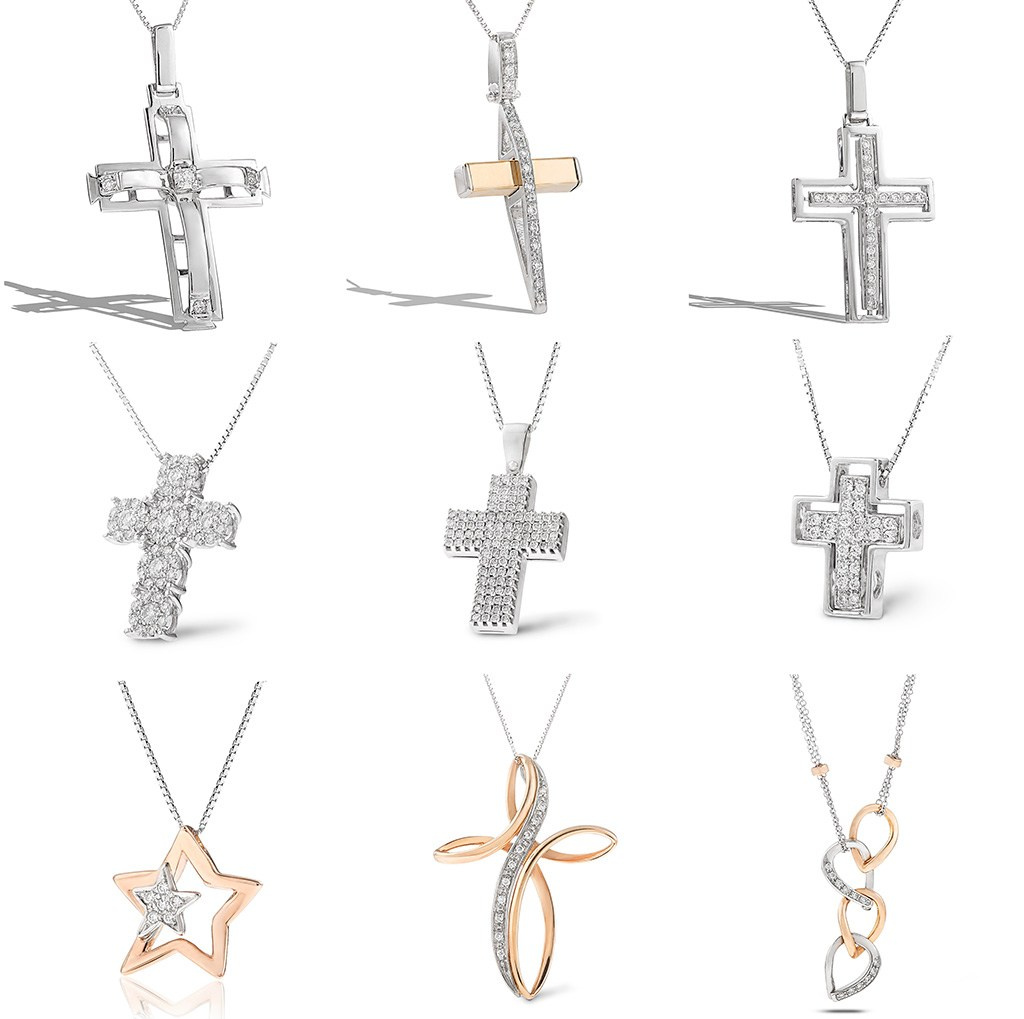 Nekoliko zlatnik krst privezaka na beloj pozadini.