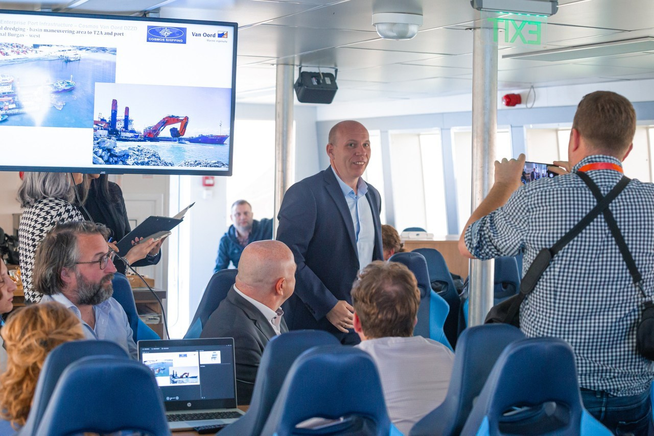 Мнения за фотограф Светлана Кънева. Фотограф Бургас. Фотосесии в студио и на открито, портрети, заснемане