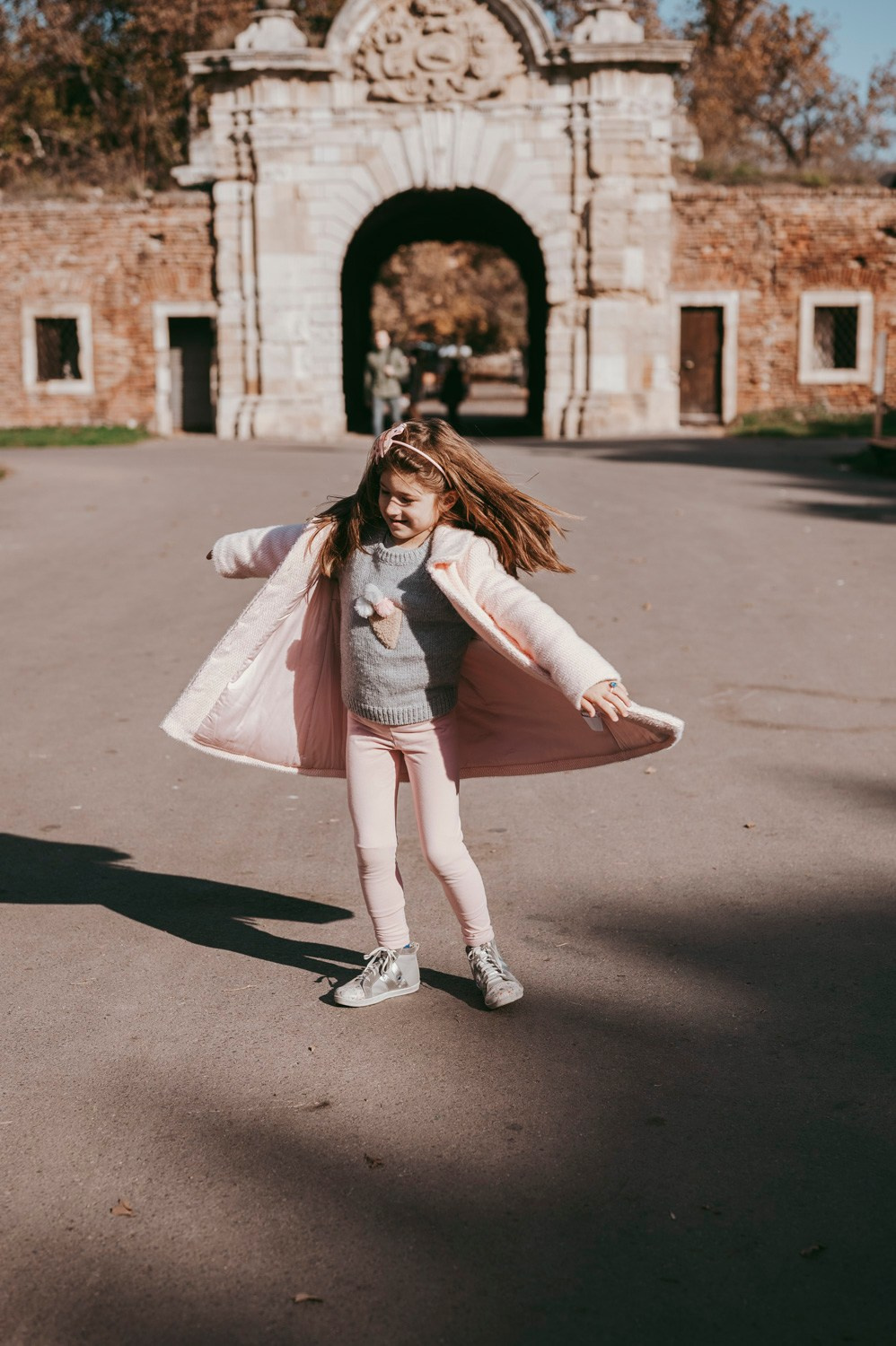 Iva, Ivan, Tara i Stefan — porodicno fotografisanje napolju. Deciji i porodicni fotograf u Beogradu Oksana Skendzic