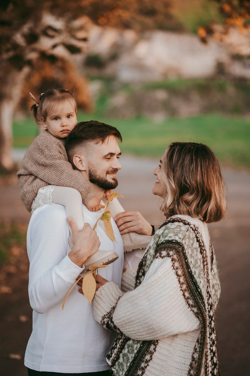 Anastasija, Aleksej i Agata / porodicno fotografisanje napolju. Deciji i porodicni fotograf u Beogradu Oksana Skendzic