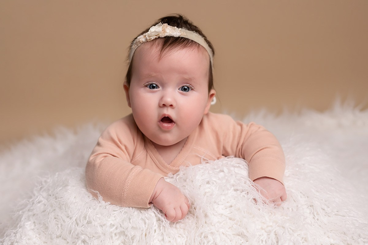 Babys von 3 bis 9 Monaten. Neugeborenenfotografie, Babyfotografie in Düsseldorf und Umgebung