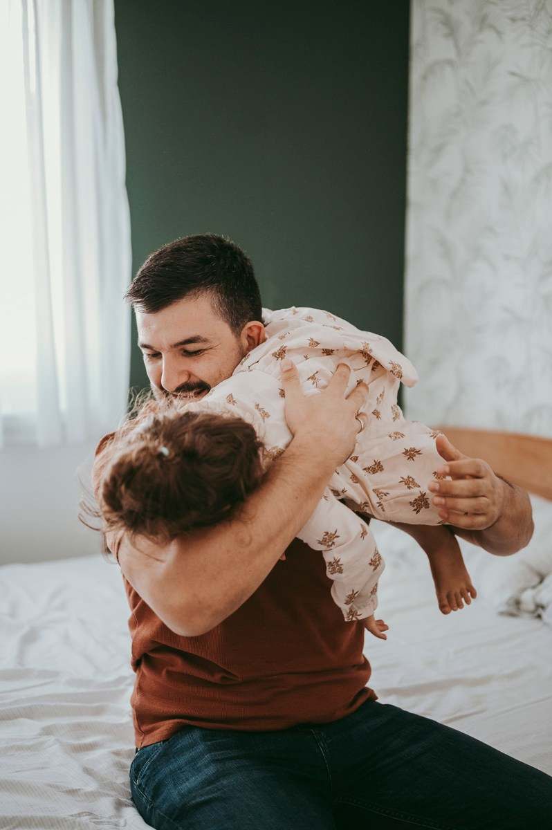 Katarina, Dejan, Petra i Julija / porodicno fotografisanje kod kuce. Deciji i porodicni fotograf u Beogradu Oksana Skendzic