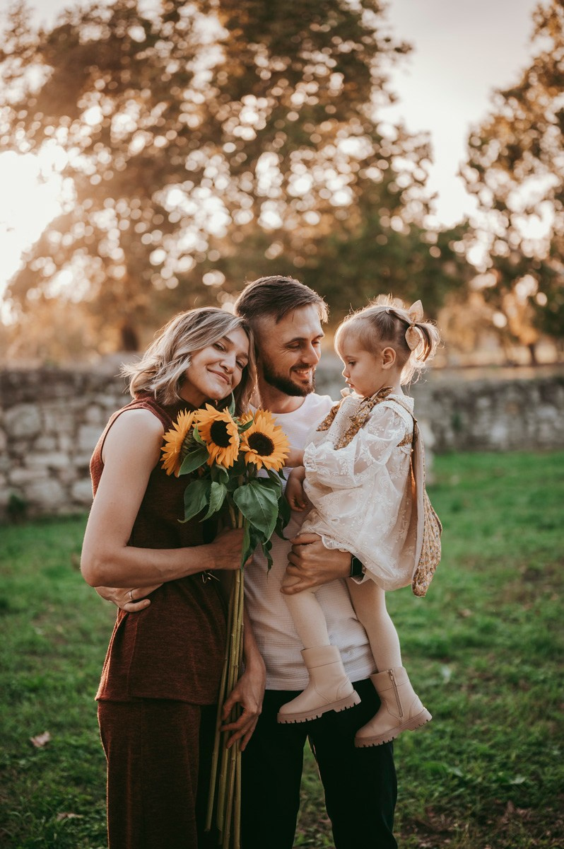 Anastasija, Aleksej i Agata / porodicno fotografisanje napolju. Deciji i porodicni fotograf u Beogradu Oksana Skendzic