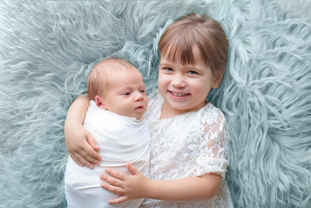 Sesja noworodkowa z rodzicami i rodzeństwem - Natalia Lucko