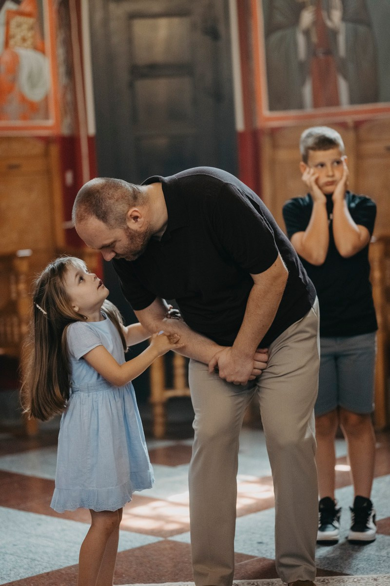 Verino krstenje / Crkva Rodjenja Presvete Bogorodice, Batajnica. Deciji i porodicni fotograf u Beogradu Oksana Skendzic