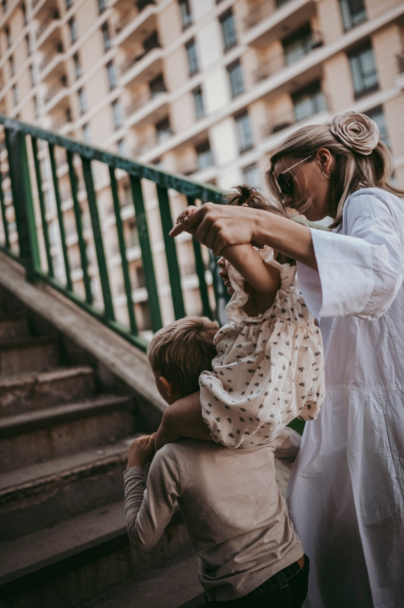 Kristina, Martin, Petra i Novak / porodicno fotografisanje napolju. Deciji i porodicni fotograf u Beogradu Oksana Skendzic