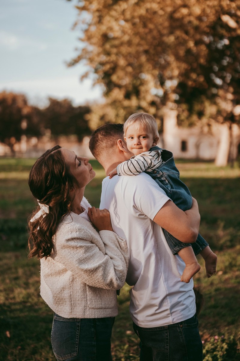 Aleksandra, Filip, Lion i Luka / PORODICNOFOTOGRAFISANJE napolju. Deciji i porodicni fotograf u Beogradu Oksana Skendzic