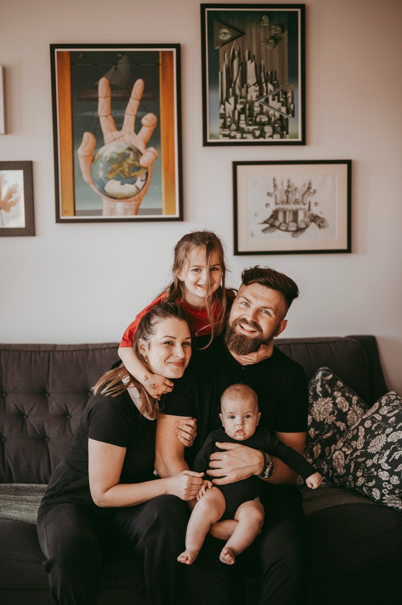 Dobro dosao, Jakove / porodicno fotografisanje kod kuce. Deciji i porodicni fotograf u Beogradu Oksana Skendzic