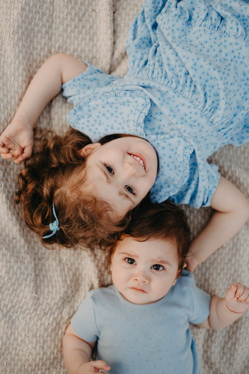 Jovana Zoran Jana i Bogdan — porodicno fotografisanje napolju. Deciji i porodicni fotograf u Beogradu Oksana Skendzic