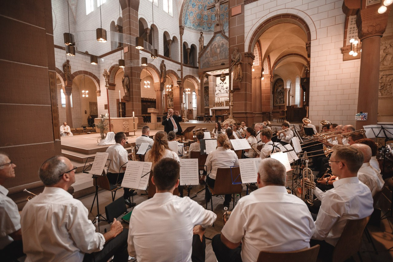 Kirchliche Hochzeit Rheinterrassen Karlsruhe – Noelia & Timo | Hochzeitsfotograf & Videograf