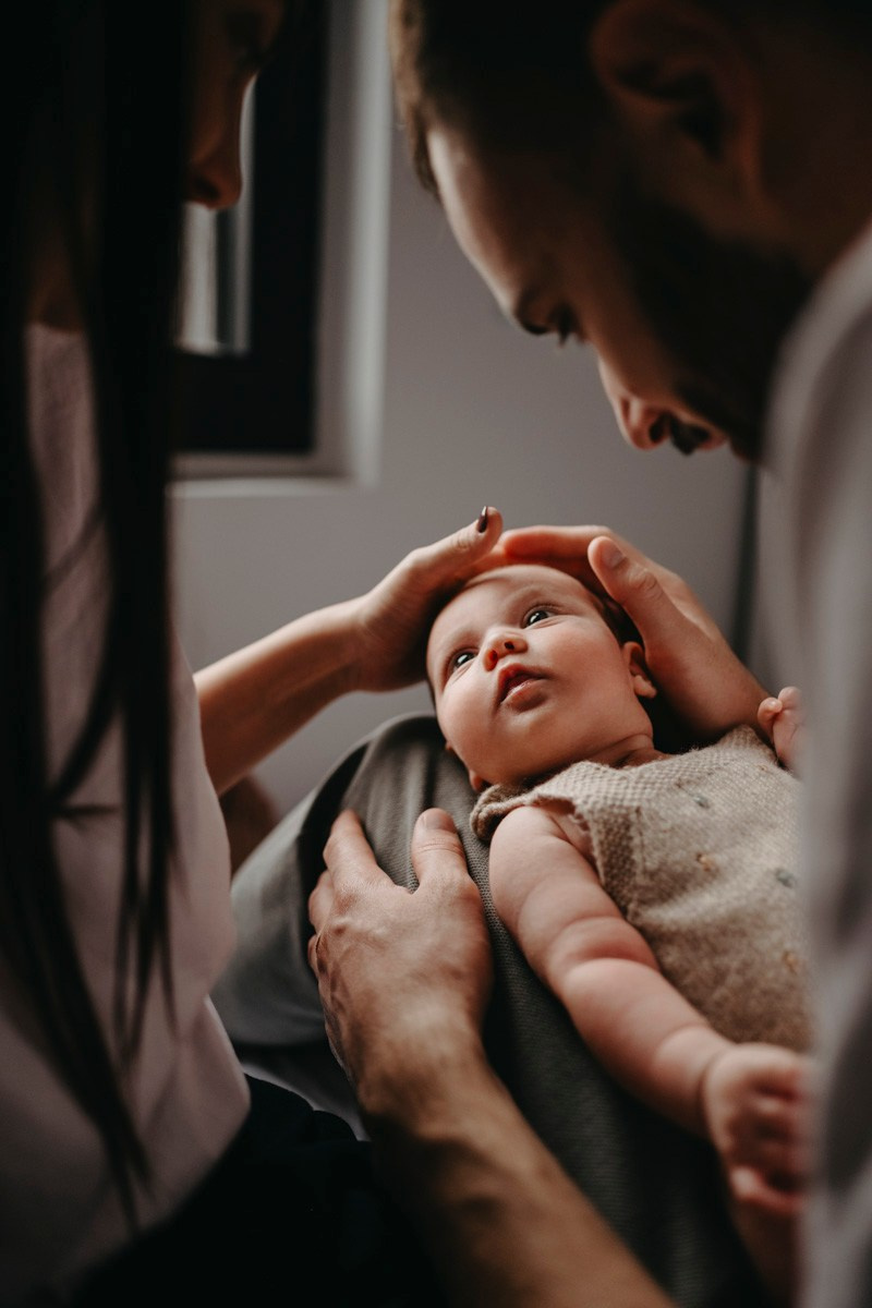 Bojana, Marko i Eva — porodicno fotografisanje kod kuce. Deciji i porodicni fotograf u Beogradu Oksana Skendzic