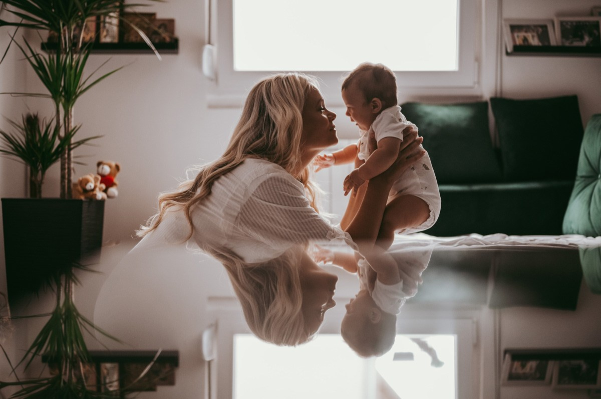 fotografisanje beba kod kuce, porodicno fotografisanje, fotografisanje dece, mama i beba, prve dane sa bebom, kozmetika za bebe, poklon za decu, soba za bebu, decija garderoba, majcinstvo, nega novorodjenceta, priprema za porodjaj, nega beba, dojenje