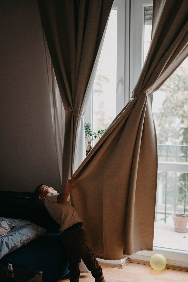 Porodicno fotografisanje kod kuce — Andjela, Lazar, Janko i Mihajlo. Deciji i porodicni fotograf u Beogradu Oksana Skendzic