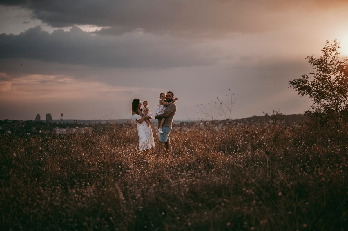 Sonja, Bojan, Nadja i Una / porodicno fotografisanje. Deciji i porodicni fotograf u Beogradu Oksana Skendzic