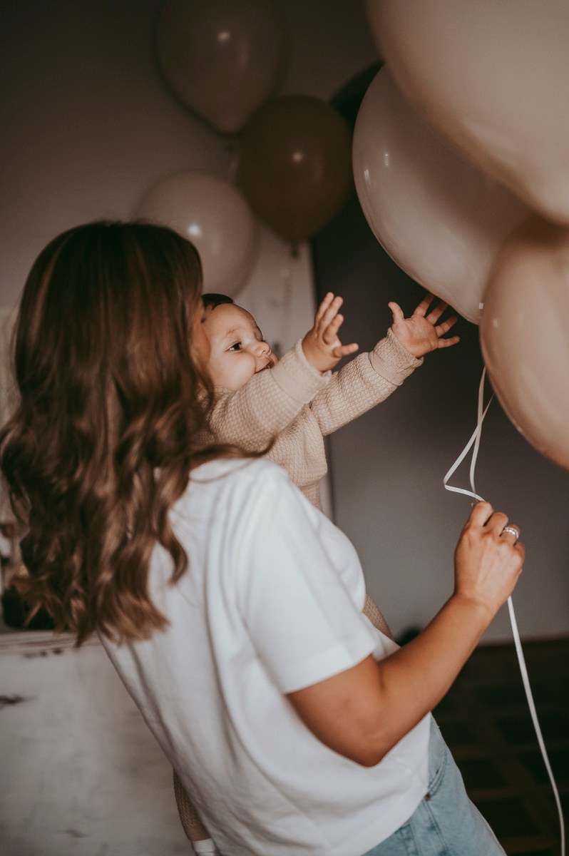 Filipova prva proslava rodjendan kod kuce. Deciji i porodicni fotograf u Beogradu Oksana Skendzic