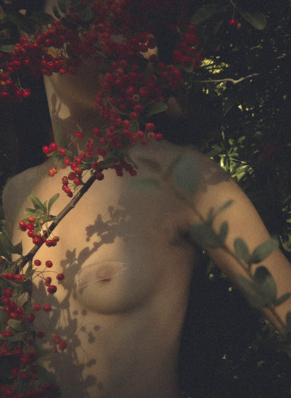 Photo nue sensuelle et tendre créative pour une fille en France et en Europe. Histoires d’amour, séances photos de famille et de mariage en France