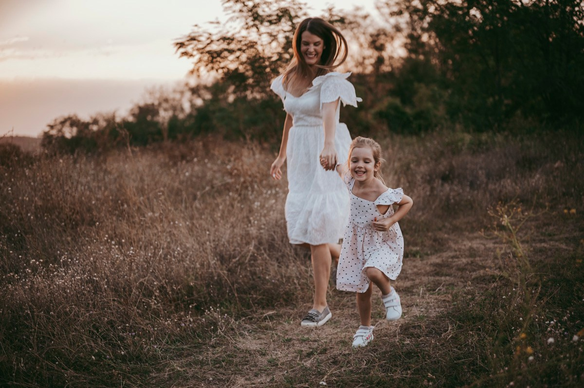 Sonja, Bojan, Nadja i Una / porodicno fotografisanje. Deciji i porodicni fotograf u Beogradu Oksana Skendzic