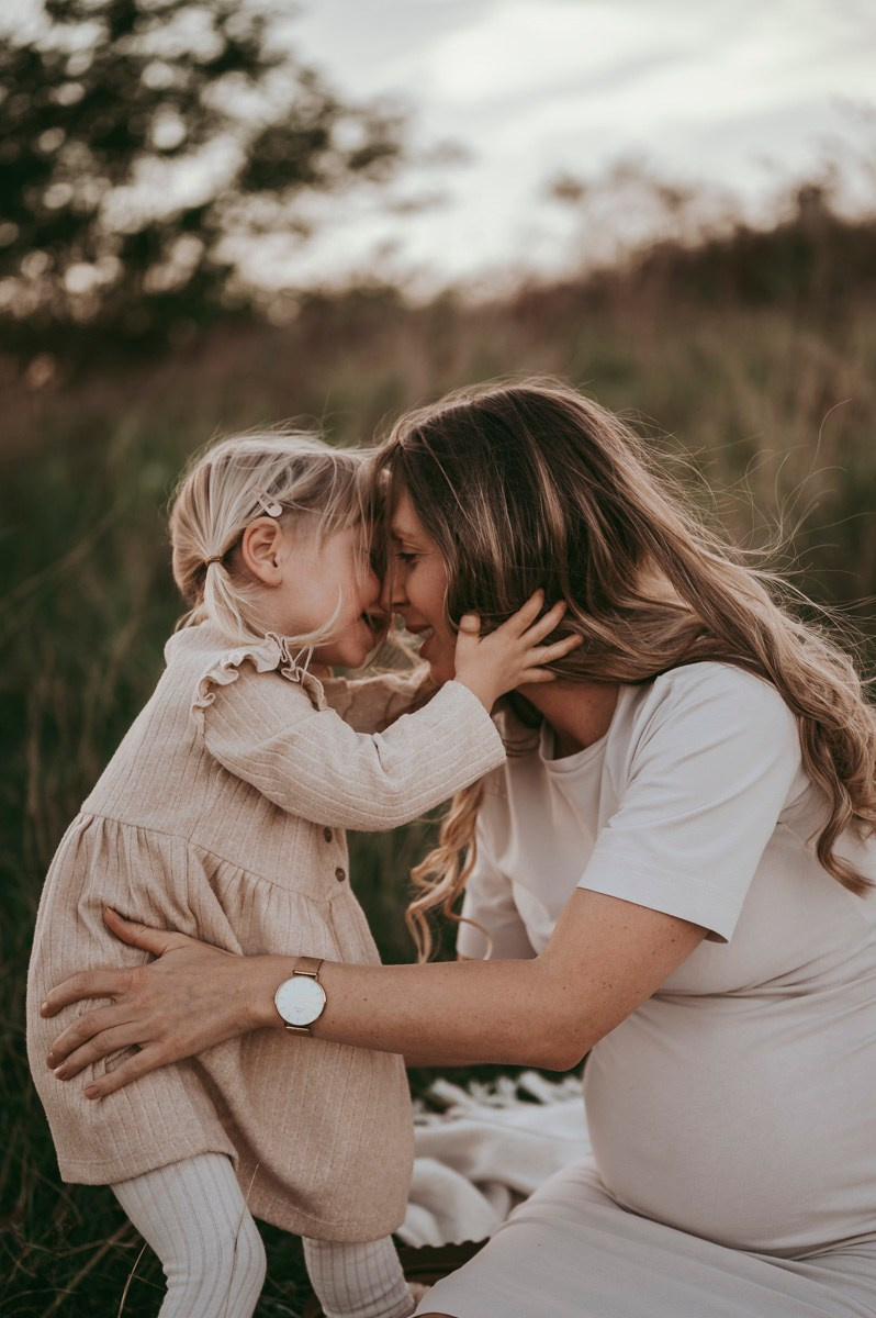 Milena / trudnicko fotografisanje sa porodicom. Deciji i porodicni fotograf u Beogradu Oksana Skendzic