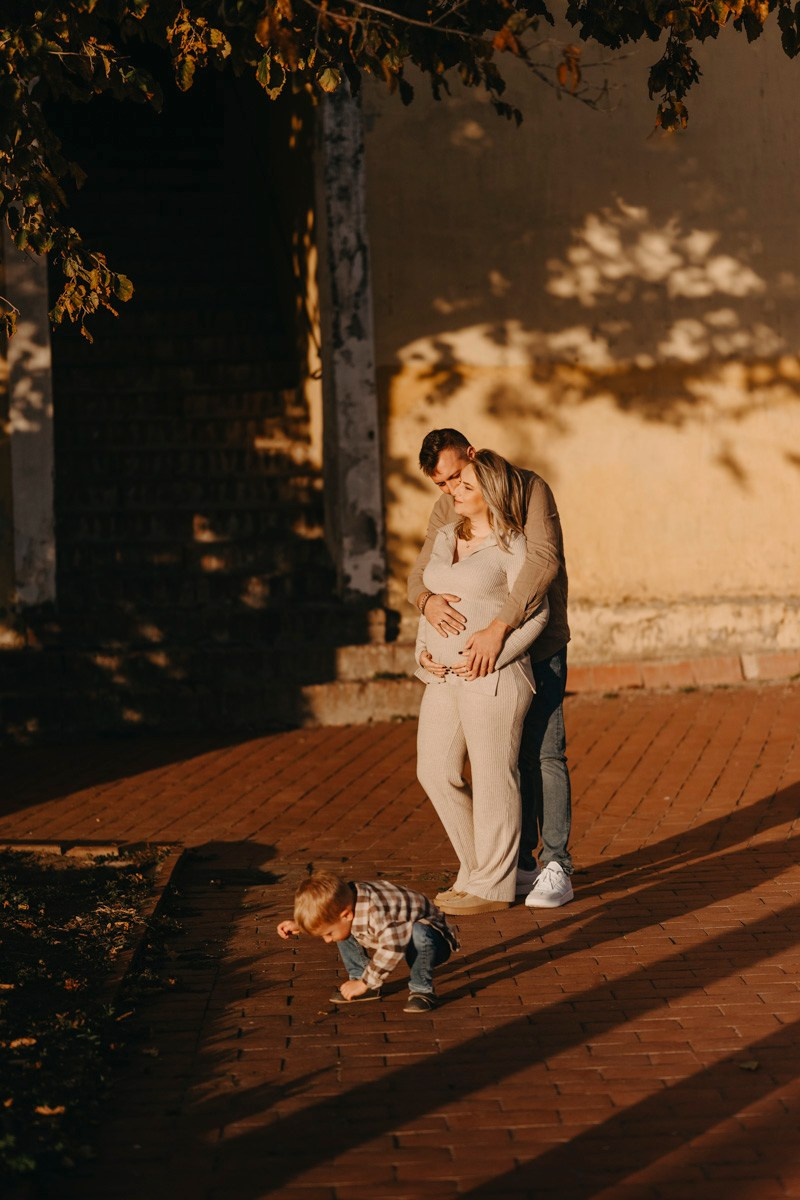 Zlata, Nemanja i Aleksej — porodicno fotografisanje napolju. Deciji i porodicni fotograf u Beogradu Oksana Skendzic