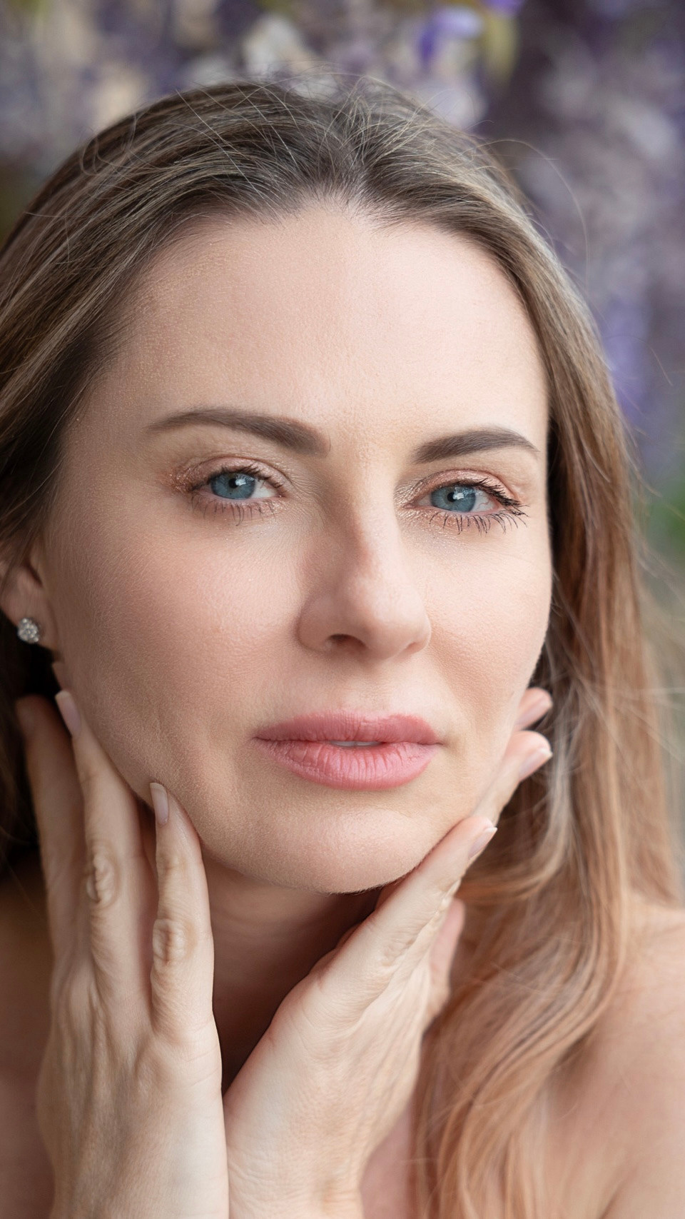 Wisteria photo session with Julia. Pibrac. Eugénie Smirnova — Photographe à Toulouse et dans le Sud-Ouest