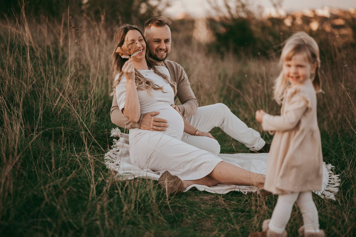 Milena / trudnicko fotografisanje sa porodicom. Deciji i porodicni fotograf u Beogradu Oksana Skendzic