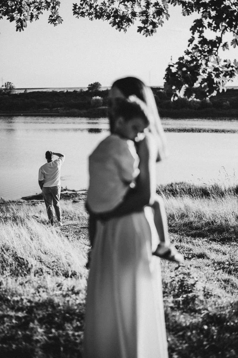 Djurdjica, Tadej i Miloje porodicno fotografisanje napolju. Deciji i porodicni fotograf u Beogradu Oksana Skendzic